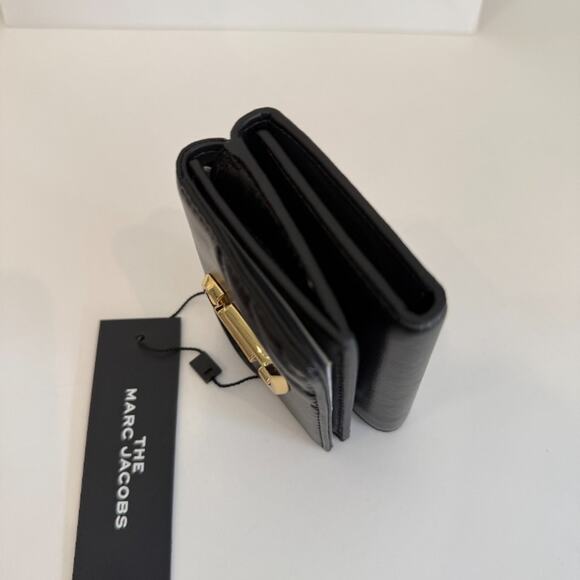 MARC JACOBS S129L01FA21 THE GLAM SHOT MEDIUM TRIFOLD IN BLACK - Picture 3 of 12